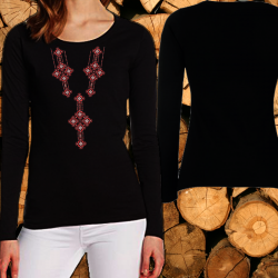 Дамска черна блуза с дълъг ръкав , мотиви на шевици.