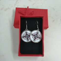 Обеци  с мотиви на шевици