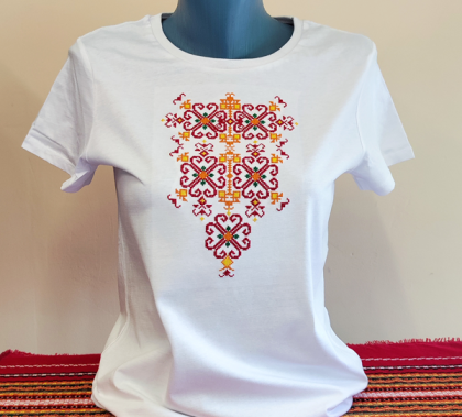 Дамска бяла  тениска с бродерия