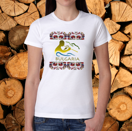 Дамска тениска  народни мотиви.