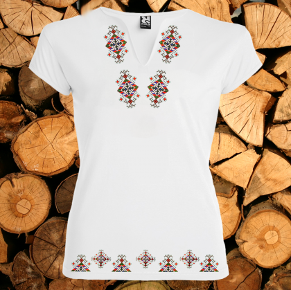 Дамска тениска с V-образно деколте- модел 2018