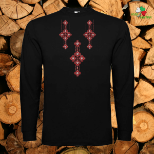 Мъжка черна блуза с мотиви на шевици .