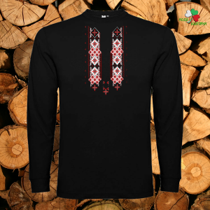 Мъжка черна блуза с мотиви на шевици .