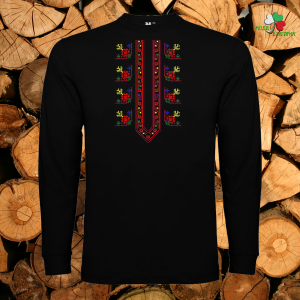 Мъжка черна блуза с мотиви на шевици .