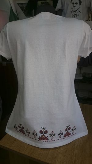 Женска тениска с мотиви на шевици.