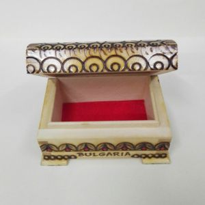 Дървена кутийка за бижута