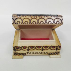 Голяма дървена кутийка за бижута