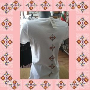 Женска тениска- Българска шевица.