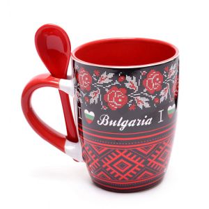 Чаша с черна основа и народни мотиви