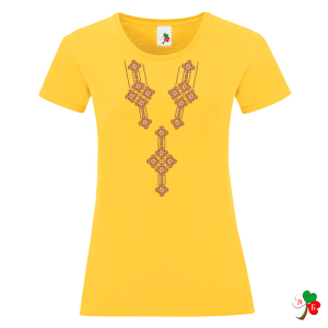 Цветни дамски тениски  с  народни мотиви на шевици.