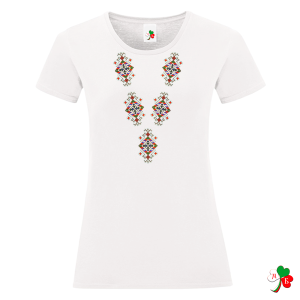 Дамска бяла тениски с мотиви на шевици.