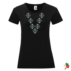 Дамска черна тениска с народни мотиви на шевици.
