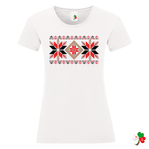 Дамска  бяла тениска с фолклорни мотиви  на шевици.