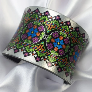 Гривна с мотиви на шевици- Цветница