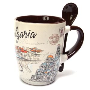 Сувенирна чаша с народни мотиви.