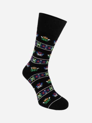 Черни чорапи с народни мотиви