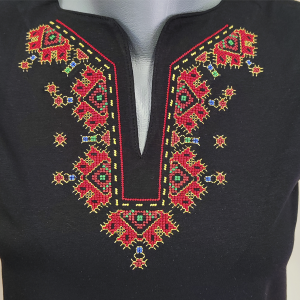 Черна  дамска тениска с бродерия