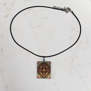 Колие с мотиви на шевици