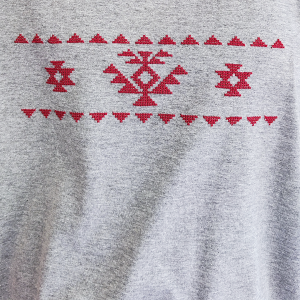 Сива  мъжка тениска с бродерия- Канатица