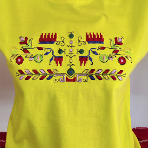 Дамска жълта тениска с бродерия 