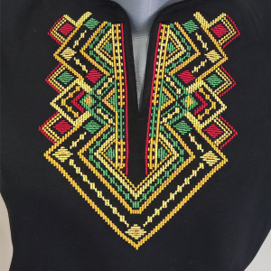 Черна  дамска тениска с бродерия