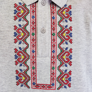 Сива  мъжка тениска с бродерия