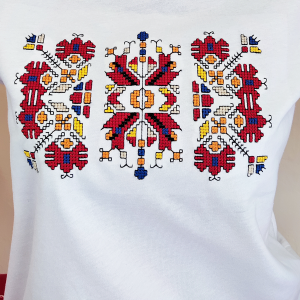 Дамска бяла тениска с бродерия 