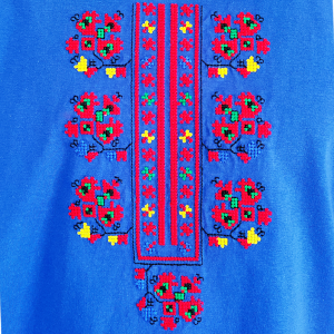 Синя мъжка тениска с бродерия