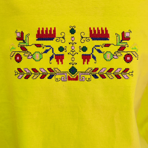 Жълта мъжка тениска с бродерия