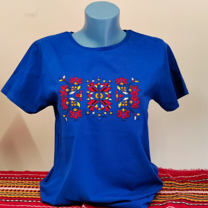 Дамска синя тениска с бродерия 