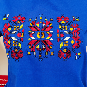 Дамска синя тениска с бродерия 