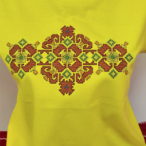 Дамска жълта тениска с бродерия