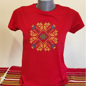 Дамска червена тениска с бродерия