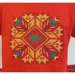 Дамска червена тениска с бродерия