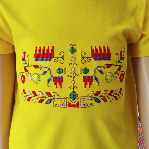 Детска жълта тениска с бродерия