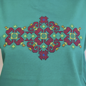 Дамска зелена тениска с бродерия