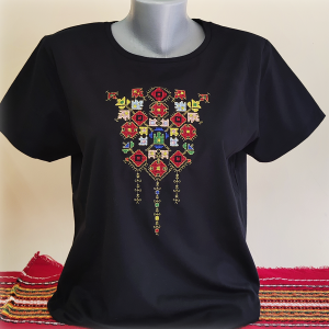 Дамска черна  тениска с бродерия 