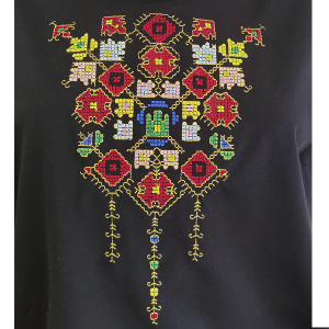 Дамска черна  тениска с бродерия 