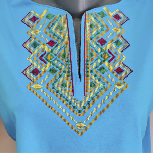 Синя  дамска тениска с бродерия