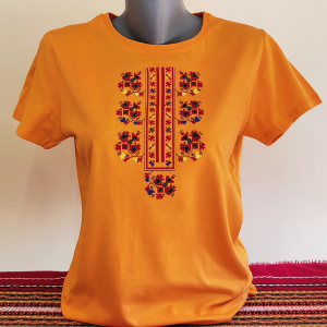 Дамска оранжева тениска с бродерия 