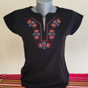 Черна  дамска тениска с бродерия