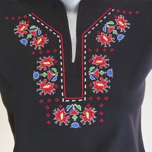 Черна  дамска тениска с бродерия