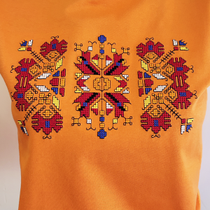 Дамска оранжева тениска с бродерия 