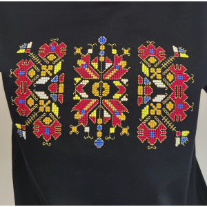 Дамска черна тениска с бродерия 