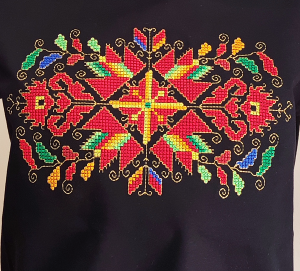 Дамска черна  тениска с бродерия - Лазарки