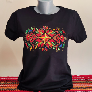 Дамска черна  тениска с бродерия - Лазарки