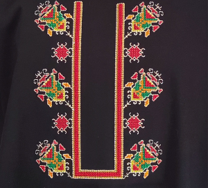 Мъжка  черна тениска с бродерия 