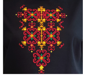 Дамска черна  тениска с бродерия