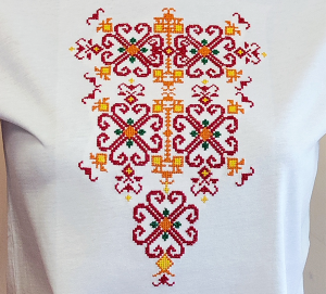 Дамска бяла  тениска с бродерия