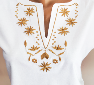 Бяла  дамска тениска с бродерия